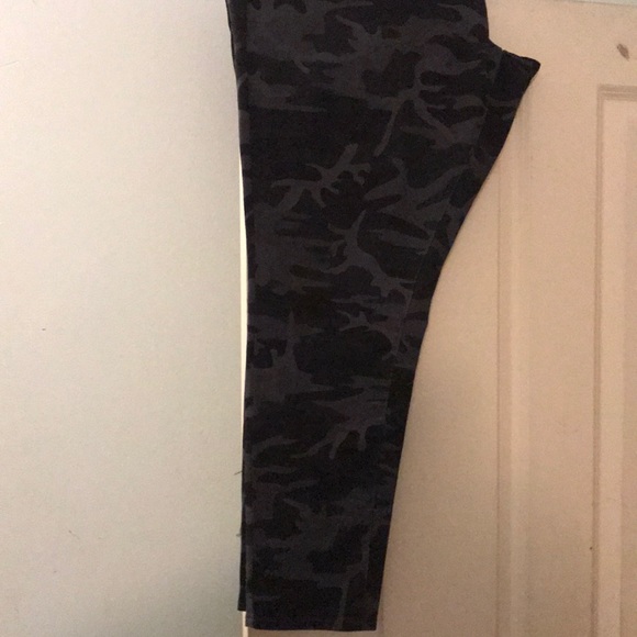 Levi’s - Picture 3 of 4